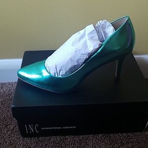 New metallic green Inc heels